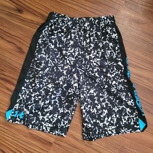 Under Armour basketball shorts size Large boys kids